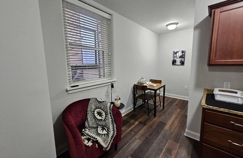 Champaign Apartment | Cozy King Bed Stay at the Historic Inman - 201