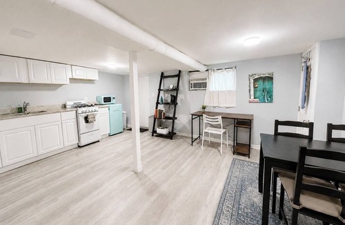 Chicago Apartment | Cozy Logan Square Studio, Wi-Fi & AC, Quick Downtown Access