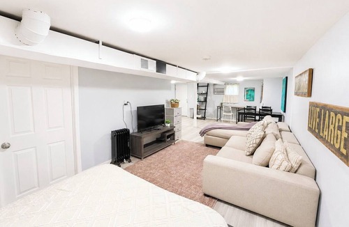 Chicago Apartment | Cozy Logan Square Studio, Wi-Fi & AC, Quick Downtown Access