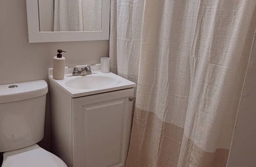 Marquette Apartment | Cozy Modern Apartment w/Parking – Close to Downtown
