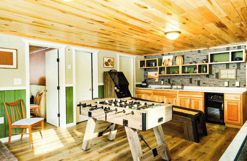 Bessemer House | Cozy Mountain View Condo at Powderhorn Mountain