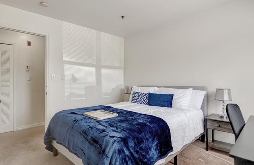 Champaign Apartment | Cozy Oasis-Indoor Heated Pool-2BR-Wifi-Near U of I