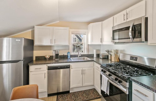 Libertyville Apartment | Cozy Spot in Heart of Libertyville Near Naval Base