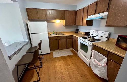 West Ridge Apartment | Cozy Studio with Two Queen Beds in Chicago near Transit and Dining