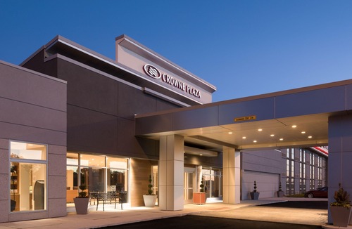 Burr Ridge Hotel | Crowne Plaza Chicago SW - Burr Ridge, an Ihg Hotel