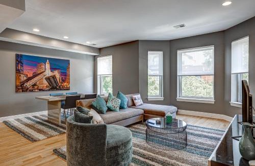 Lakeview Apartment | Cubbies Dream! Half a Block to Wrigley! You Can Feel the Excitement in the Air on Game Days! condo