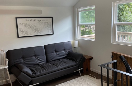 Spirit Lake Cottage | Cute 2/2 Cottage for rent across from the lake