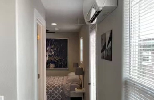 Downtown Omaha Apartment | Cute Modern Apartment in Downtown Omaha
