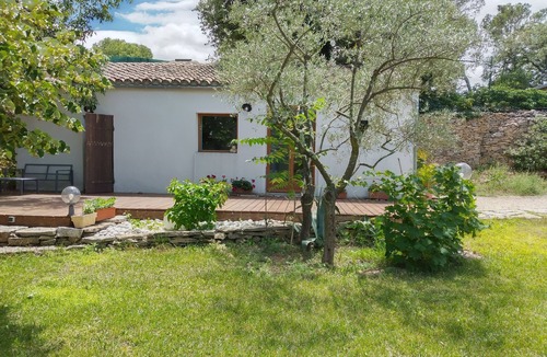 Les 3 Ponts House | Dans un Écrin de Verdure , Mazet et Piscine Privée Sans Vis-à-vis