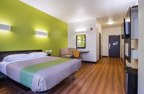 Roseland Hotel | Days Inn by Wyndham South Bend/Notre Dame