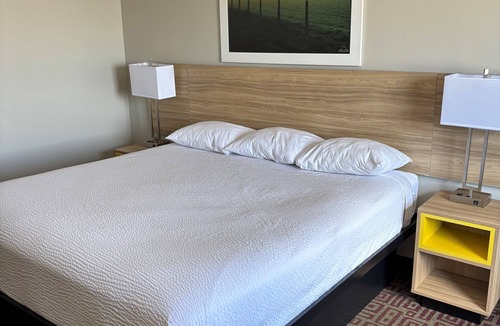 West Branch Hotel | Days Inn by Wyndham West Branch Iowa City Area