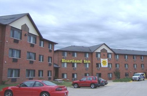 Greater South Side Hotel | Days Inn & Suites by Wyndham des Moines Airport