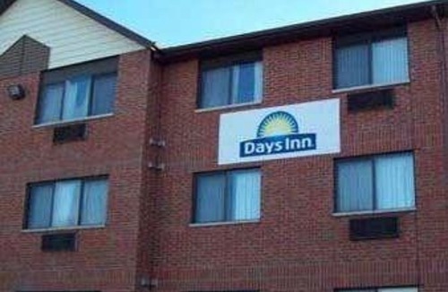 Greater South Side Hotel | Days Inn & Suites by Wyndham des Moines Airport