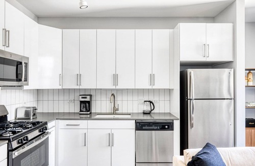 The Loop Apartment | Deluxe Loop 1BR w/Gym, Roof & Lounge, same block as L, by Blueground