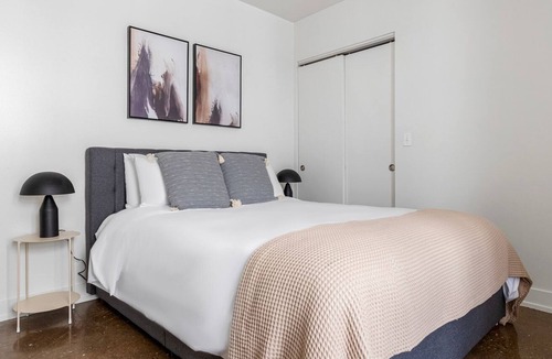 Uptown Apartment | Deluxe Uptown 1BR w/ Gym, Pool & Rooftop, nr Red Line, by Blueground