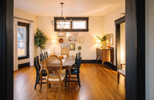 Downtown Des Moines House | Des Moines House 3min Downtown9min to State Fair