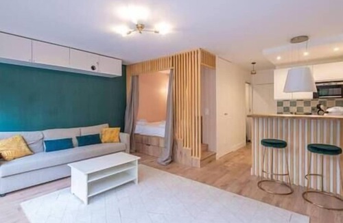 Combat Apartment | Designer apartment with private garden