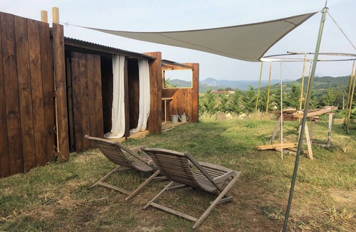 La Serpent RV Rental | Deux Tepees Equipe Pour 4 Personne Avec Cuisine Dété sur Terrain 350m2