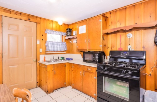 Phelps Cabin | Dog-friendly cabin on Lac Vieux Desert Lake with patio & free WiFi