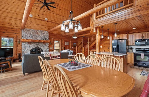 Fish Creek Cabin | Dog Friendly Cabin - sleeps 12