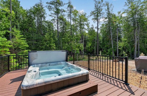 Baileys Harbor House | Dog Friendly home in Baileys Harbor near Cana Island Lighthouse