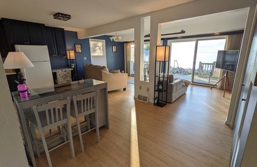 Brussels Cottage | Dogs Stay Free! Waterfront Door County Cottage