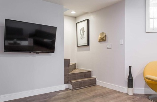Lakeview Apartment | Double Play Wrigley - Prime Location Across from Wrigley Field & Transit - 2BR Apts