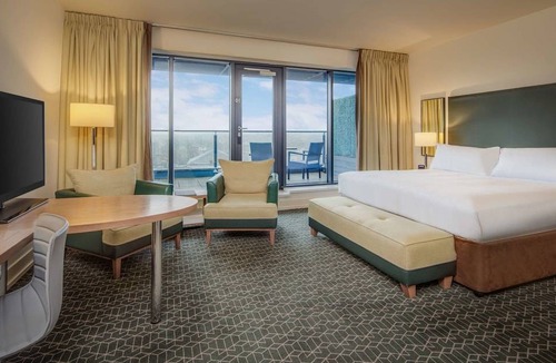 Mundelein Hotel | DoubleTree by Hilton Libertyville - Mundelein
