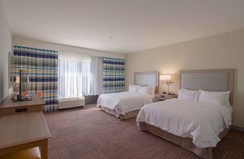 Mundelein Hotel | DoubleTree by Hilton Libertyville - Mundelein