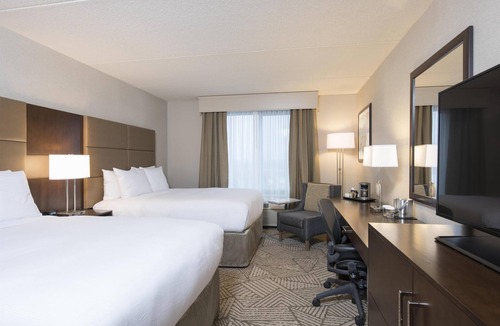 Russell Hotel | Doubletree by Hilton Pleasant Prairie Kenosha