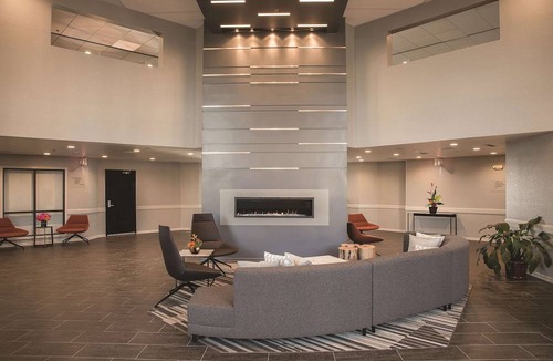Racine Hotel | DoubleTree by Hilton Racine Harbourwalk
