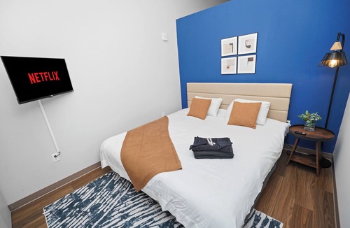 Westown Hotel | Downtown 2BR Stay 4 Min to Milwaukee Public Market