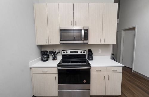 Westown Hotel | Downtown 2BR Stay 4 Min to Milwaukee Public Market