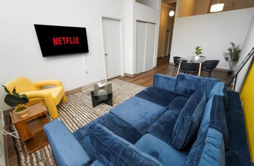 Westown Apartment | Downtown 2BR Stay 4 Min to Milwaukee Public Market