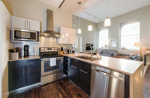 East Town Apartment | Downtown Luxe 2BR Loft Apt | Sleeps 8 | Walkable