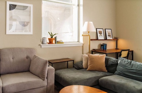 East Town Apartment | Downtown Luxe 2BR Loft Apt | Sleeps 8 | Walkable