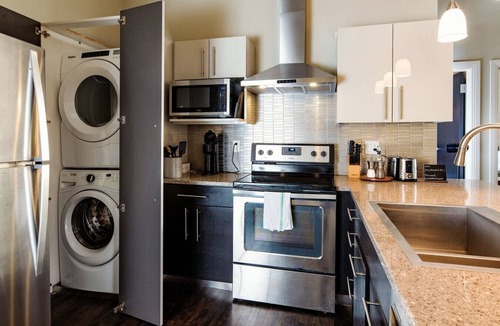 East Town Apartment | Downtown Luxe 2BR Loft Apt | Sleeps 8 | Walkable