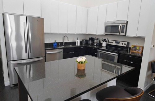 Westown Hotel | Downtown Milwaukee 3BR Balcony,5 min Public Market