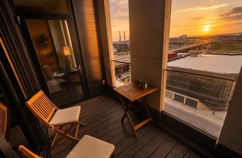 Westown Apartment | Downtown Milwaukee 3BR Balcony,5 min Public Market
