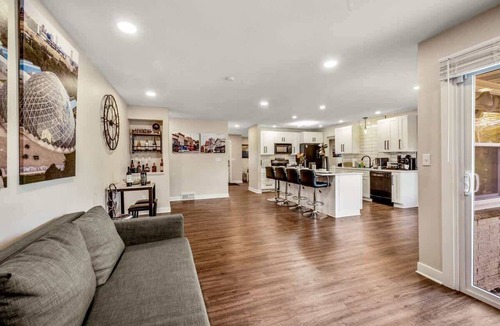 Milwaukee House | Downtown Oasis! Hot Tub, Garage, 2 King Huge yard!