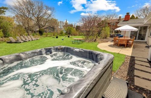 Milwaukee House | Downtown Oasis Hot Tub Garage 2 King Huge yard