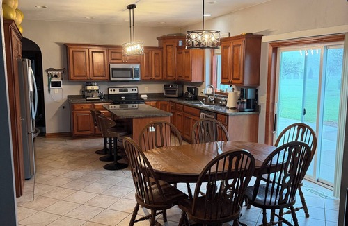 Neenah House | EAA Oshkosh Luxury Retreat: Hot Tub w/TV, Sauna, Gym & Spa Suite w/TV