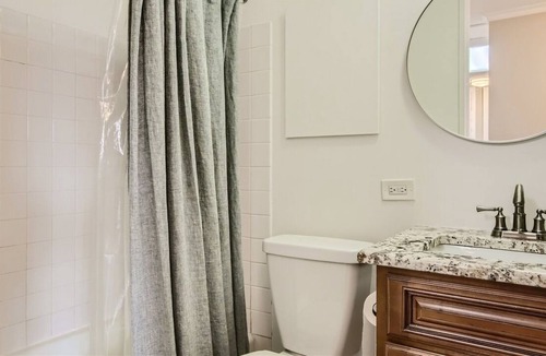 Lincoln Park Condo | East Lincoln Park gem
