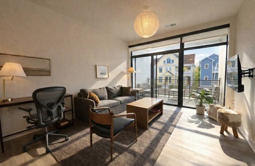 Lower East Side Apartment | East Side Luxury 1BR Apt - Near Brady St with Balcony and Lounge | Sleeps 4
