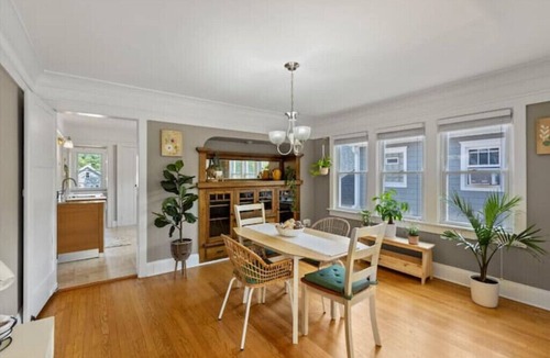 Wauwatosa House | East Tosa Gem!