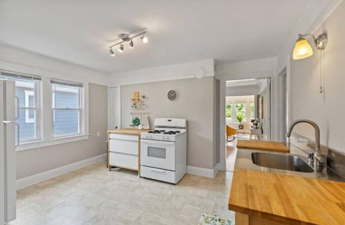Wauwatosa House | East Tosa Gem!