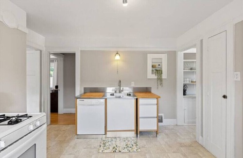Wauwatosa House | East Tosa Gem!