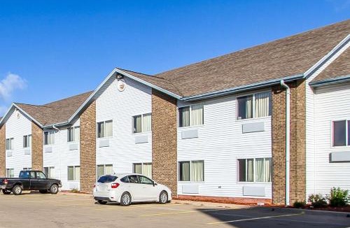 Pekin Hotel | Econo Lodge Inn & Suites Pekin - Peoria Area