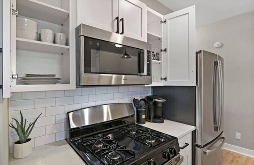 Lisle Apartment | Elegant 1BR Suburbs Gem | Perfect Location