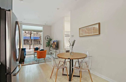 Uptown Apartment | Elegant 2BR Apartment w/In-Unit Laundry